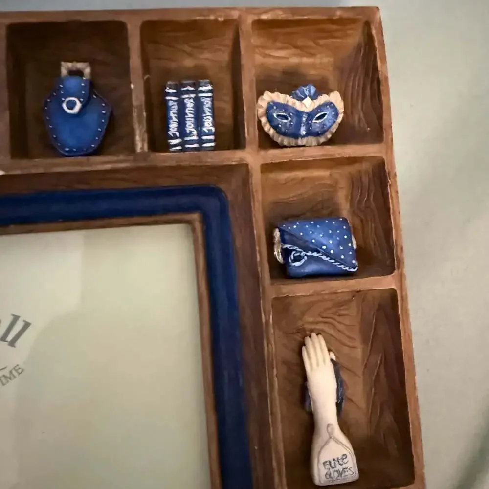 Willow Hall Reflections in Time 4x6 Photoframe with Miniatures